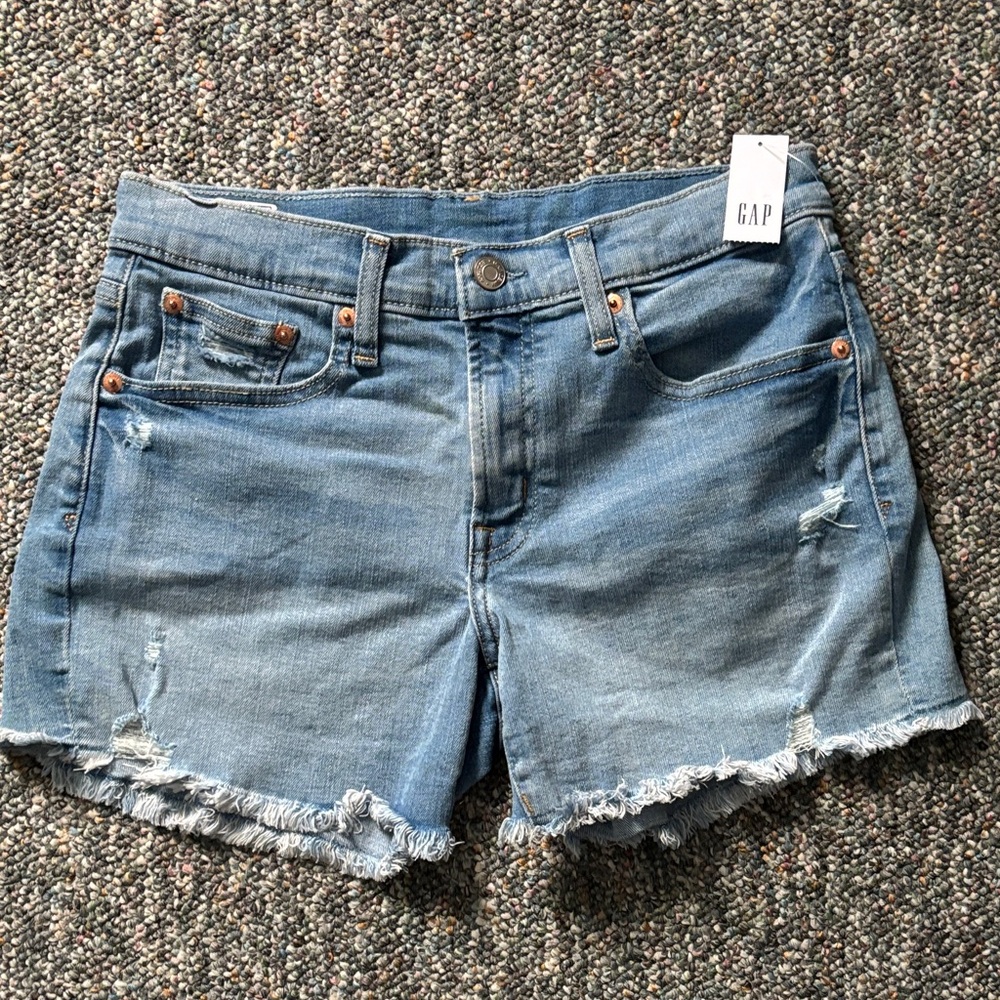 NWT GAP Women's Mid Rise 5” Shorts